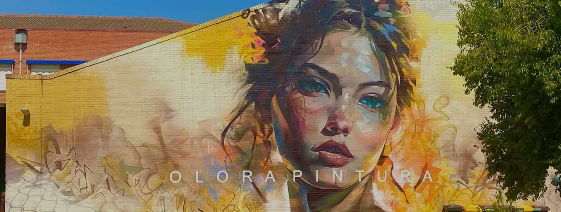 mural exterior realista en fachada