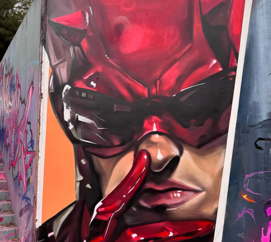 Mural solidario Superhéroes para JuliOne en Sevilla