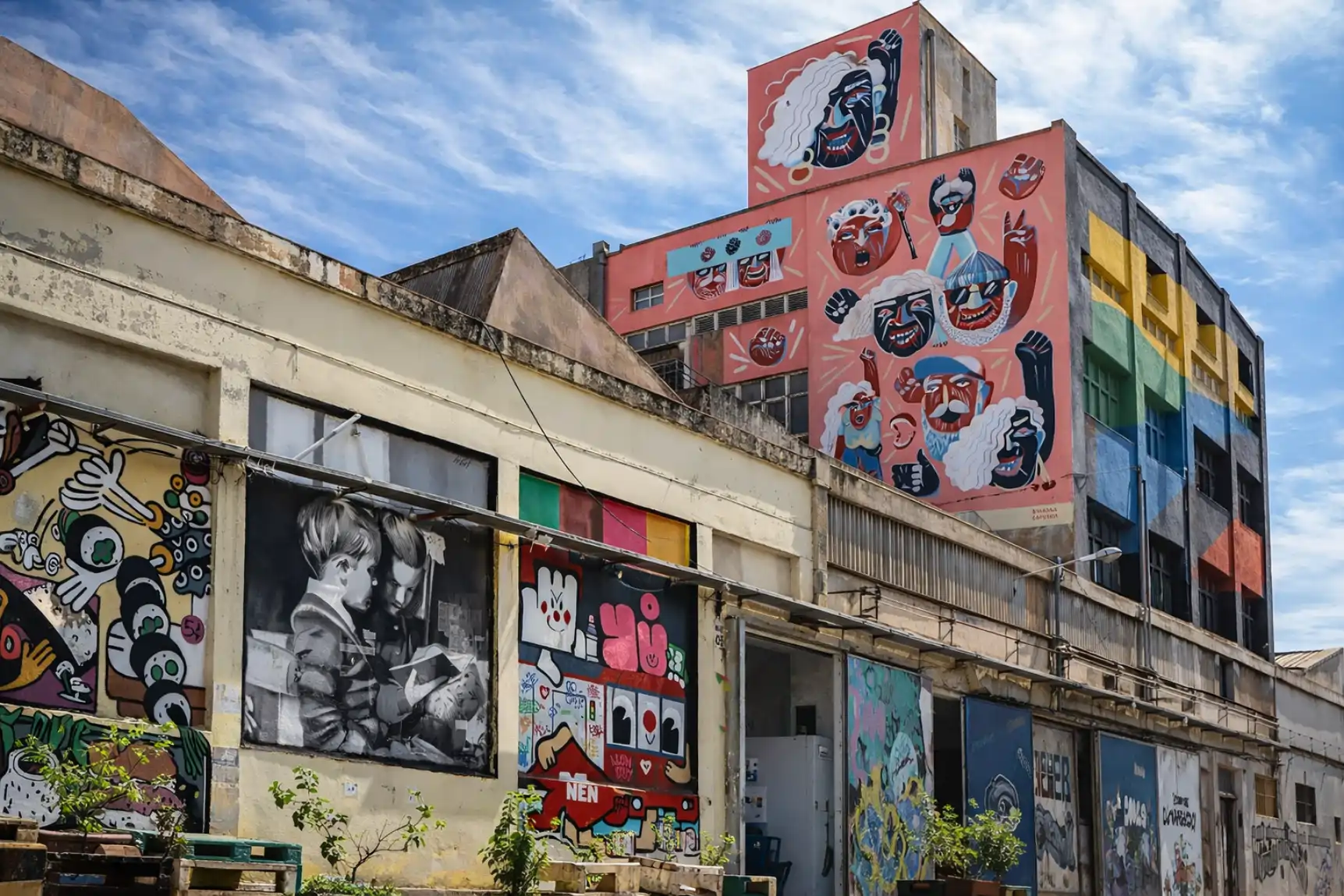 barrio del raval barcelona mural graffiti